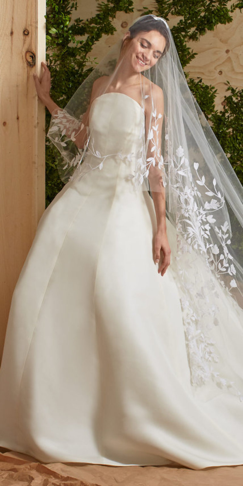 مجموعة فساتين زفاف كارولينا هيريرا ربيع 2017 من أسبوع نيويورك للعروس